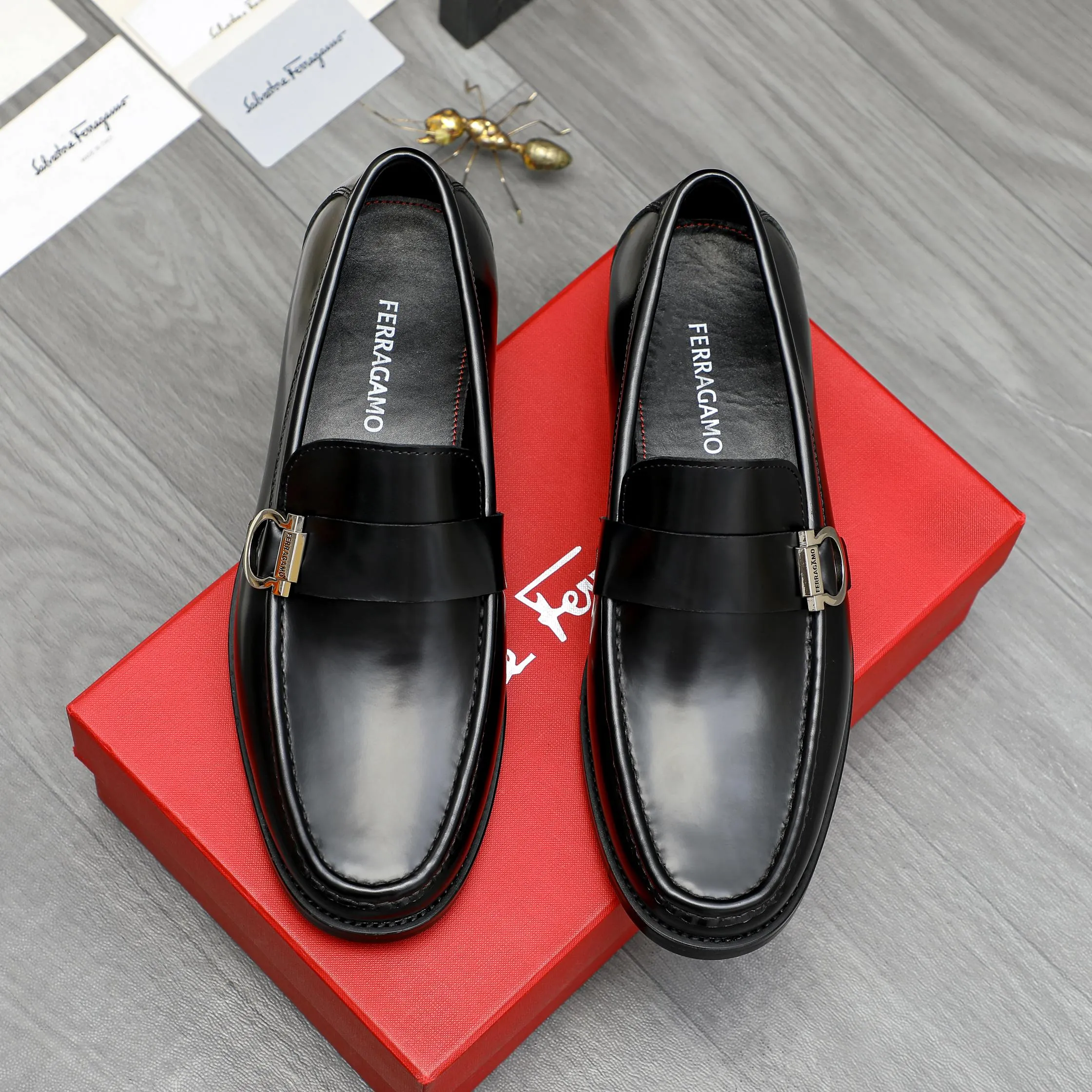 Men's shoes 💰442 Product trademark: Ferragamo "Ferragamo" business formal leather shoes Regular size: 38-46 (45.46 custom-made and non-returnable) Product materials: Selected pearlescent cowhide upper, cowhide lining, original rubber outsole